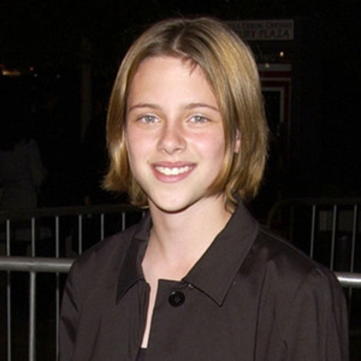 Kristen Stewart Amusiert Sich Uber Ihr Red Carpet Debut 2002
